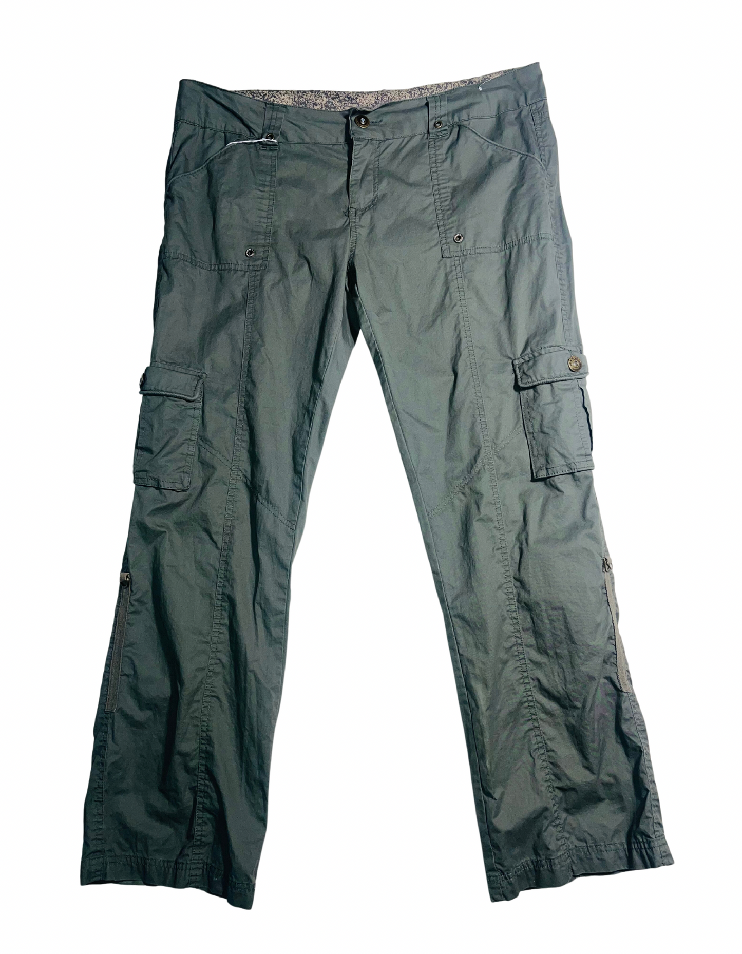 LOW RISE CARGOS SIZE 16 (W-40”)(L-32”)