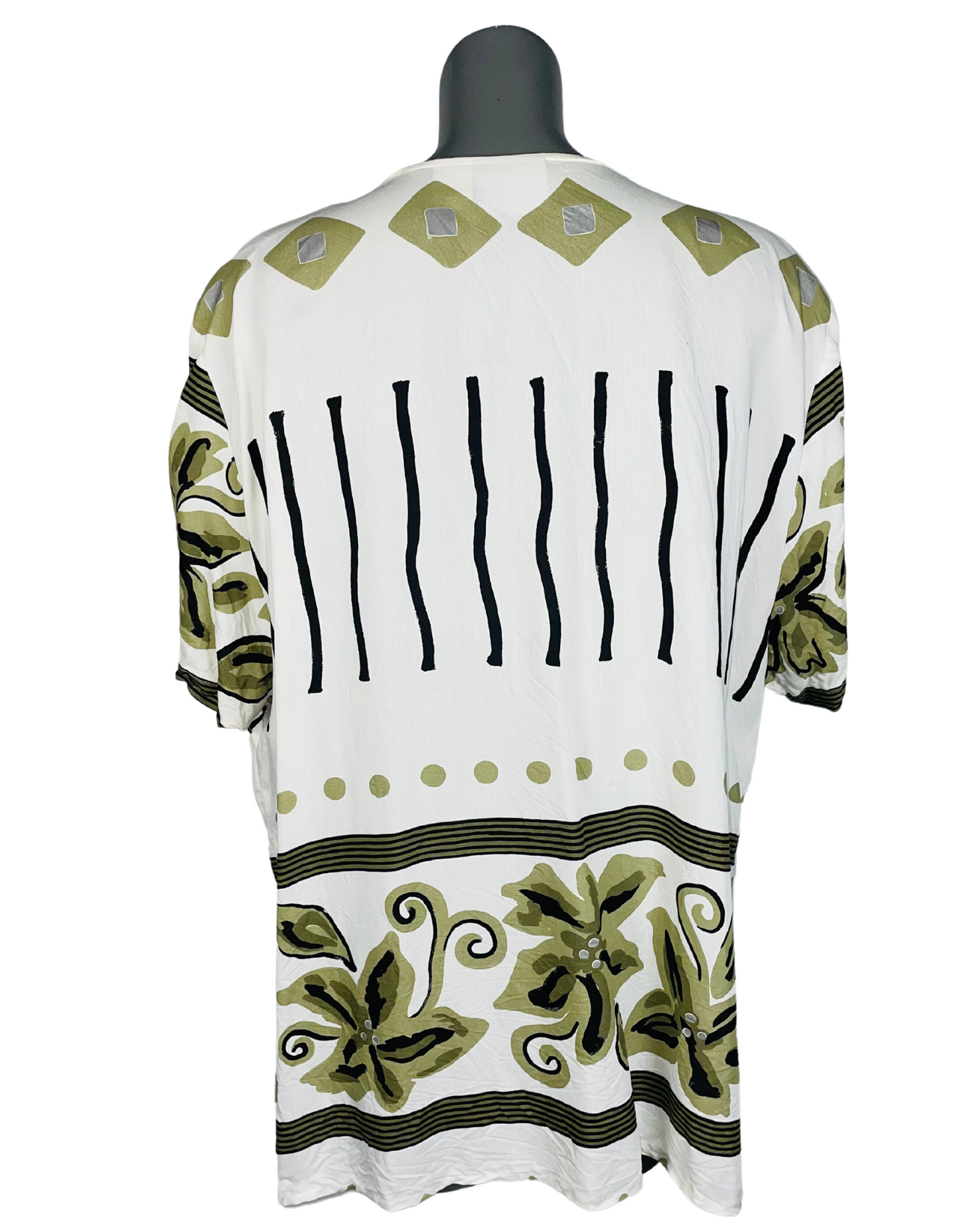 WHITE AND GREEN CHIC BLOUSE SIZE 26