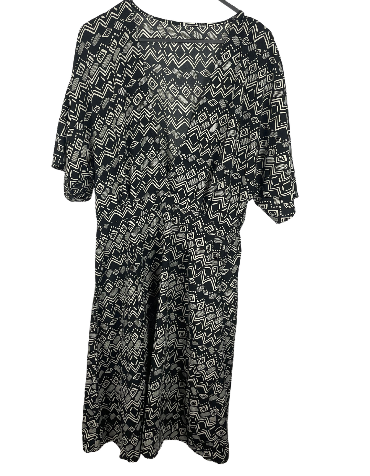 BLACK AND WHITE DRESS MEDIUM