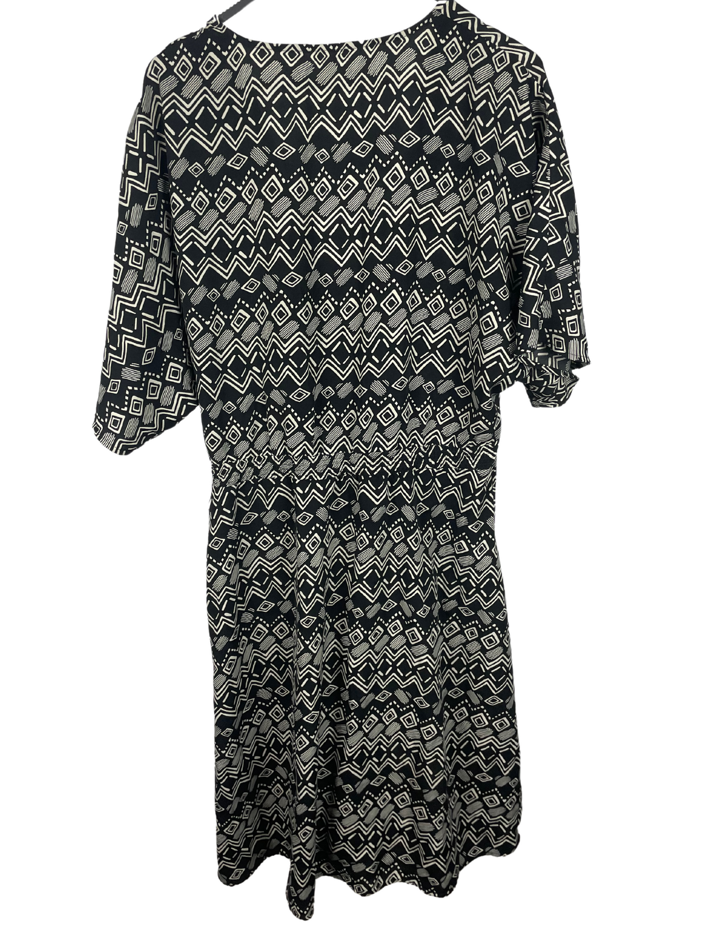 BLACK AND WHITE DRESS MEDIUM