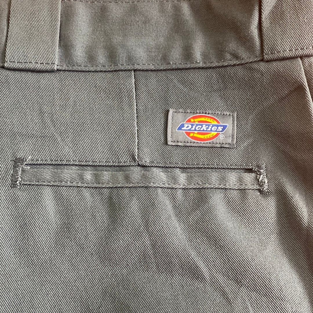 DICKIES WORKWEAR GREY TROUSERS (W-42”) (L-27”)