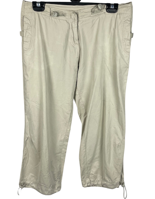 CREAM 3/4 TROUSERS SIZE 14